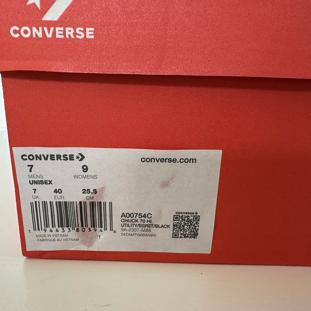 Chuck 70 Vintage Canvas High-Top
Color: Utility/Egret/Black
Size: Women's 9 - Picture 3 of 8